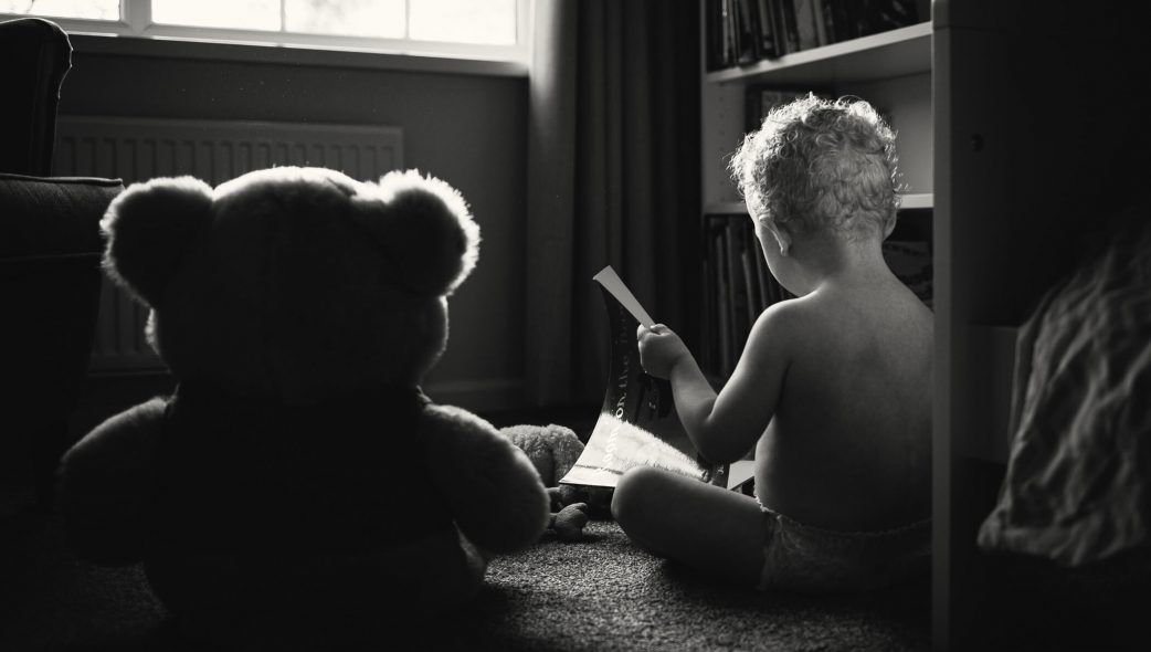 Beautiful, relaxed black and white family photography by Leeds photographer Simon Wiffen