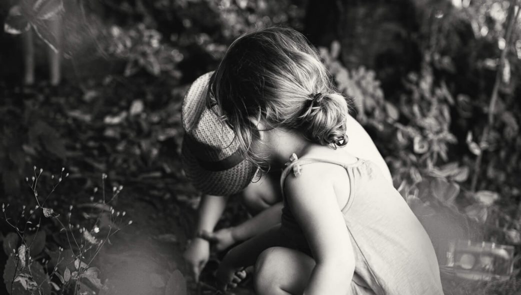 Beautiful, relaxed black and white family photography by Leeds photographer Simon Wiffen