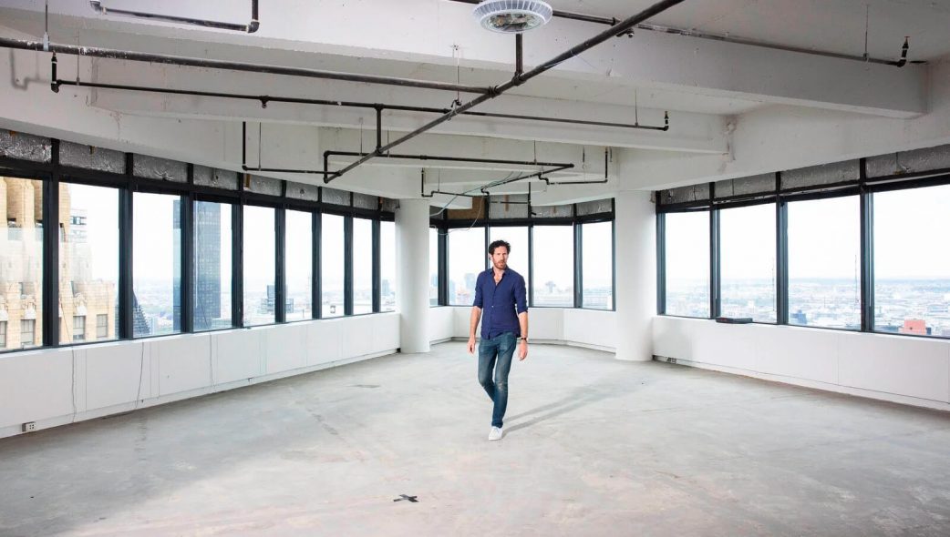 UK photographer Brendan Barry turns a Manhattan skyscraper into a working camera