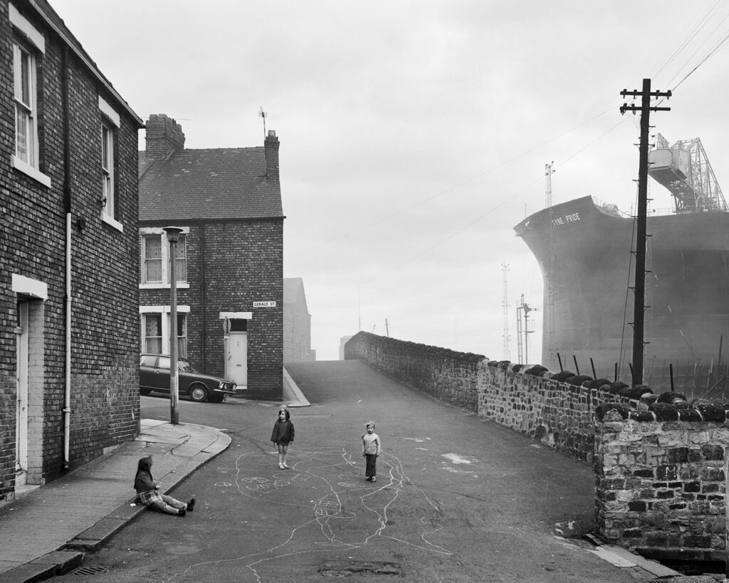 Girls Playing in the street, Wallsend, Tyneside,1976. © Chris Killip