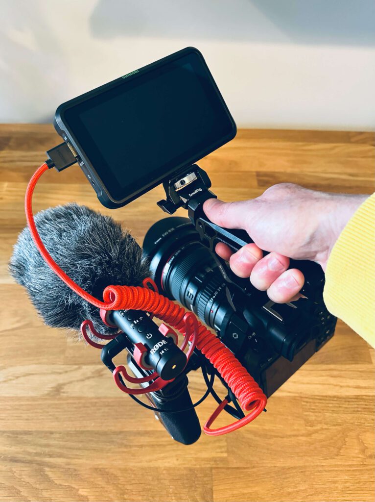 My Videography Rig - Canon R6 Mark II, Smallrig cage and handles, Røde VideoMic NTG and Atomos Shinobi Monitor