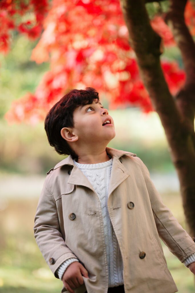 Use of light and colour to reinforce mood in storytelling photography